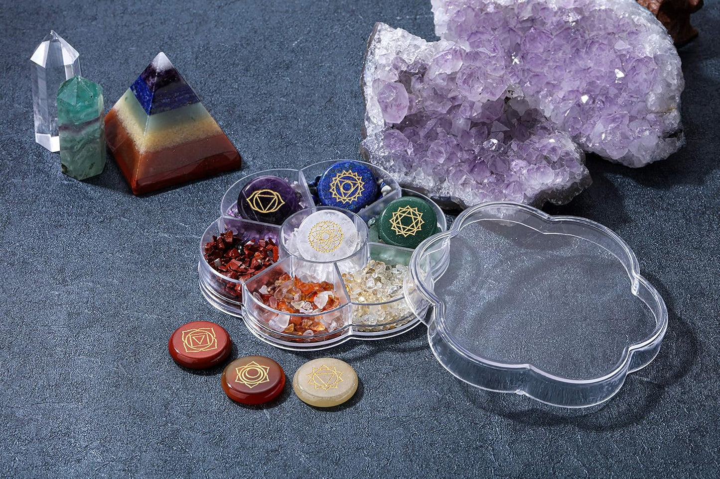 7 Chakra Crystal Stones Natural Reiki Healing Crystals Gemstones with Engraved Chakra Symbol Tumbled Polished Chakra Stone Kit for Meditation Crystal Therapy Gift for Christmas